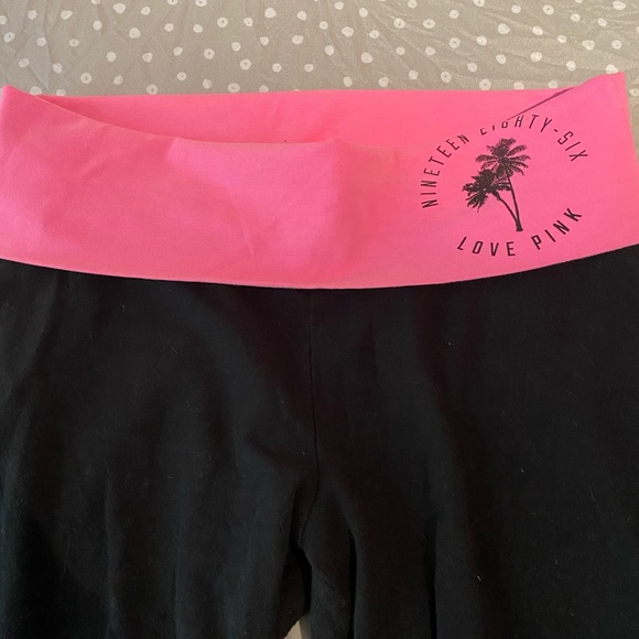 PINK Victoria's Secret Pants - PINK Capri leggings